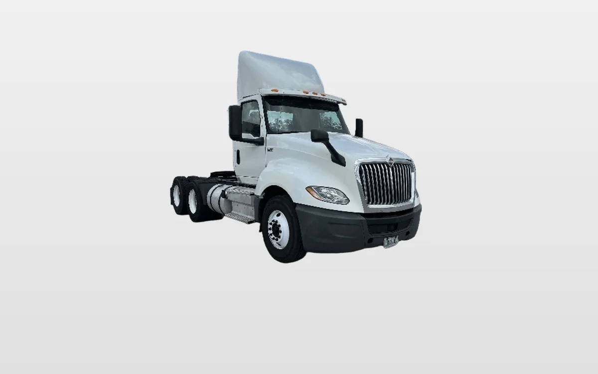 2018 International LT - image 1