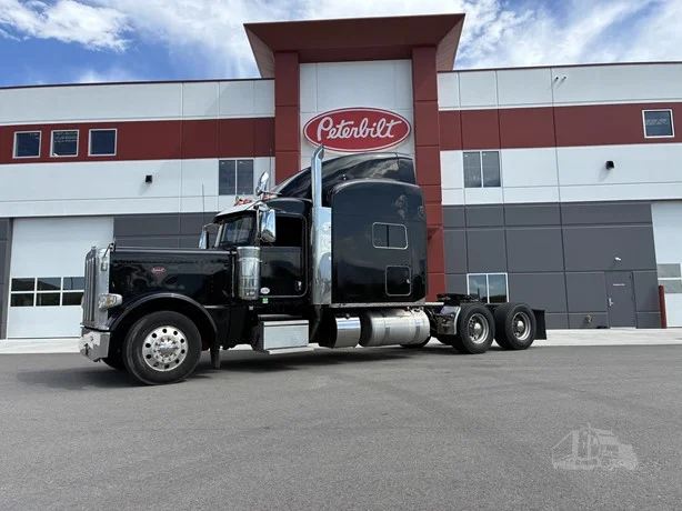 2022 Peterbilt 389