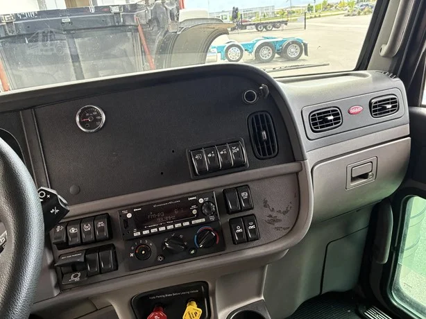 2022 Peterbilt 389 in Missoula, MT — photo 12