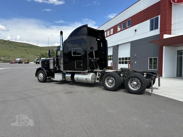 2022 Peterbilt 389 in Missoula, MT — photo 3