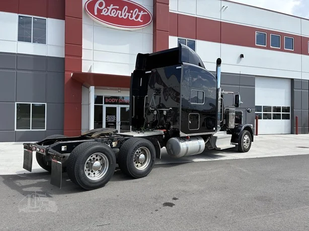 2022 Peterbilt 389 in Missoula, MT — photo 7
