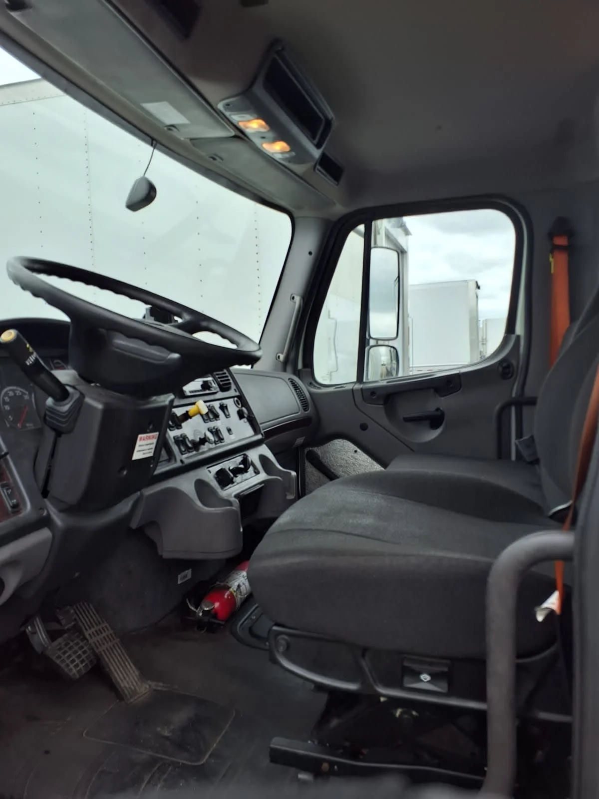 2021 Freightliner M2 106 - image 7