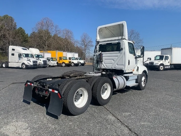 2019 International LT - image 7