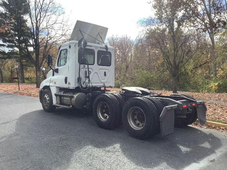 2018 Freightliner Cascadia in Reading, PA — photo 5