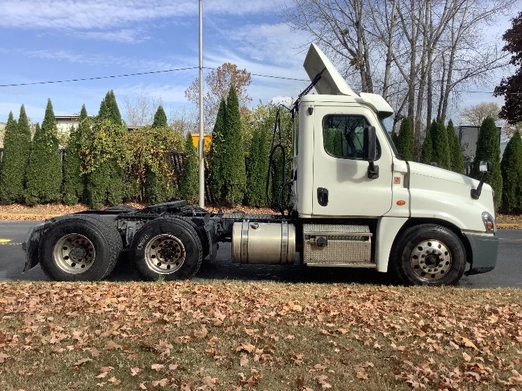 2018 Freightliner Cascadia in Reading, PA — photo 8