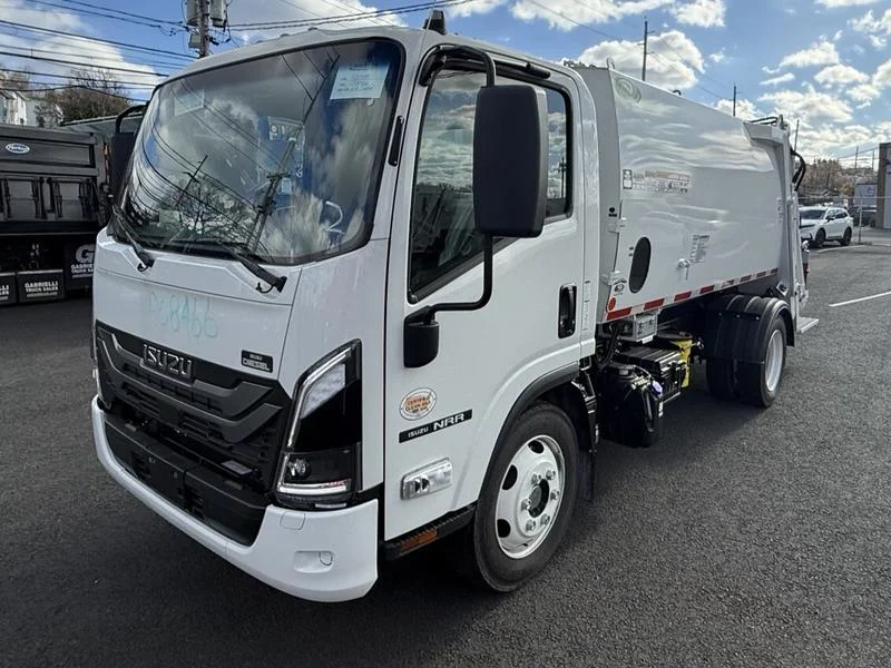 2025 Isuzu NRR