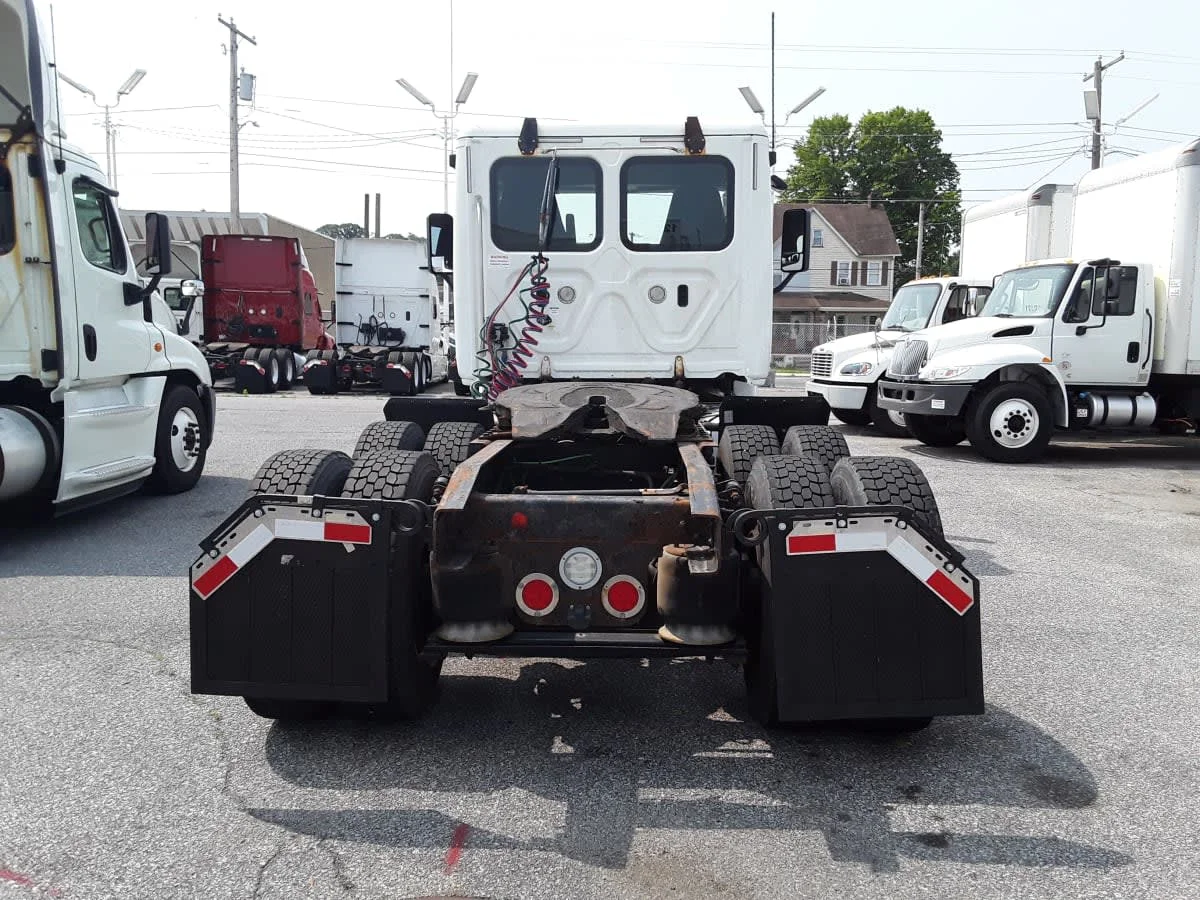 2018 Freightliner Cascadia - image 5