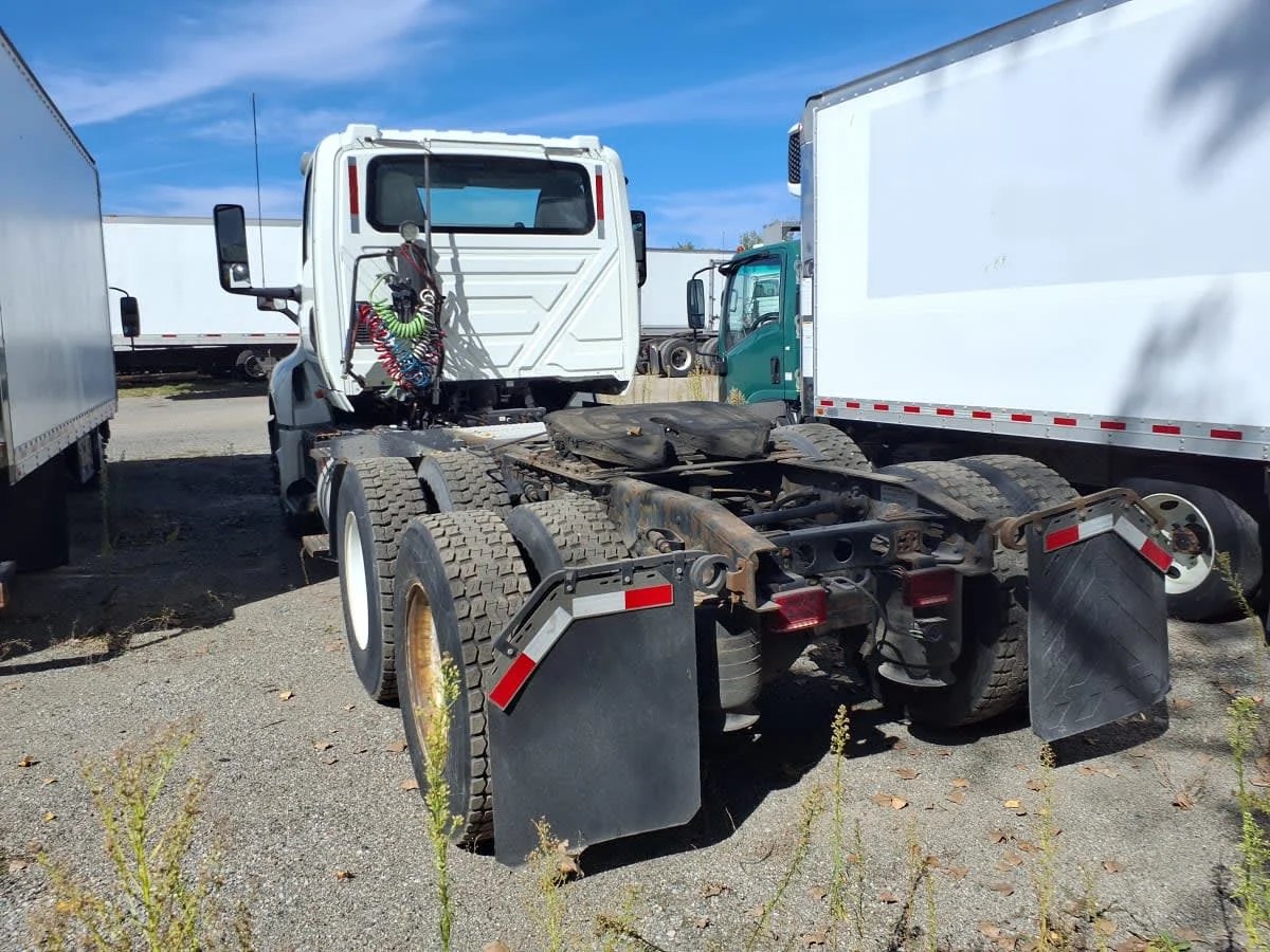 2018 International LT - image 4