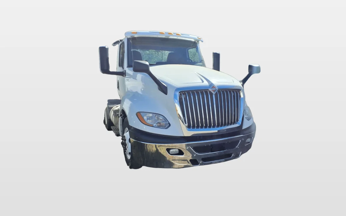 2018 International LT - image 1