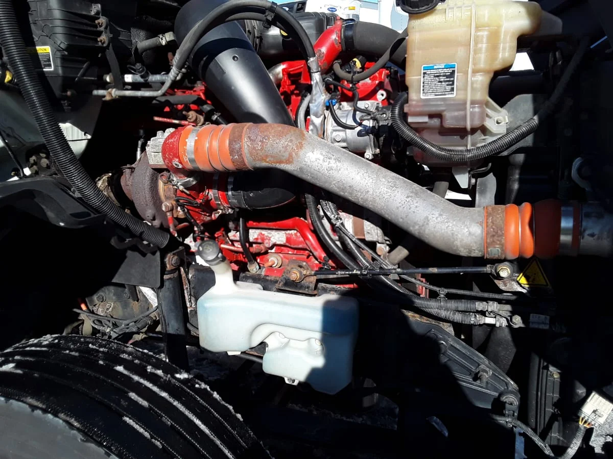 2019 International LT - image 9