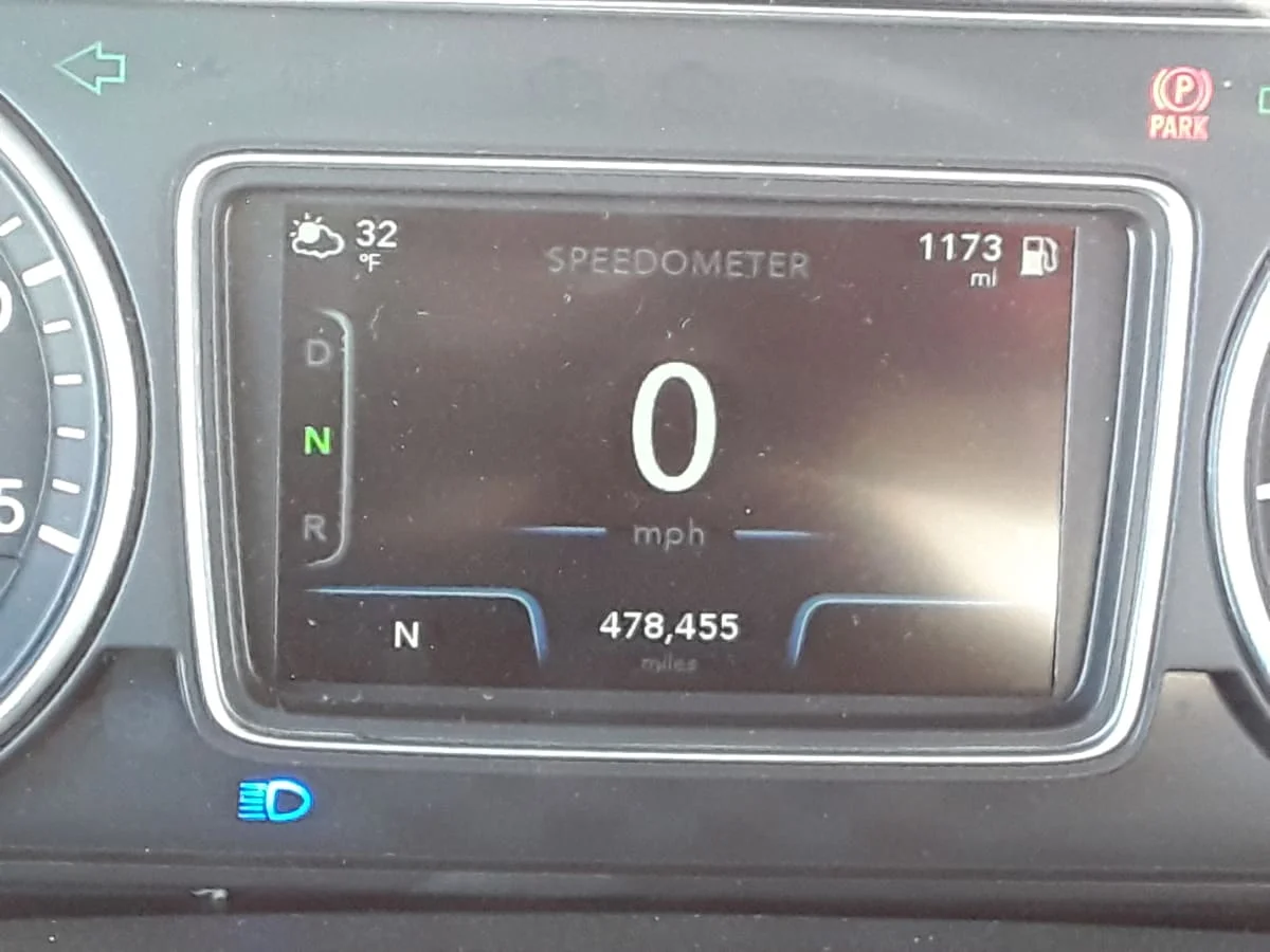 2019 International LT - image 10