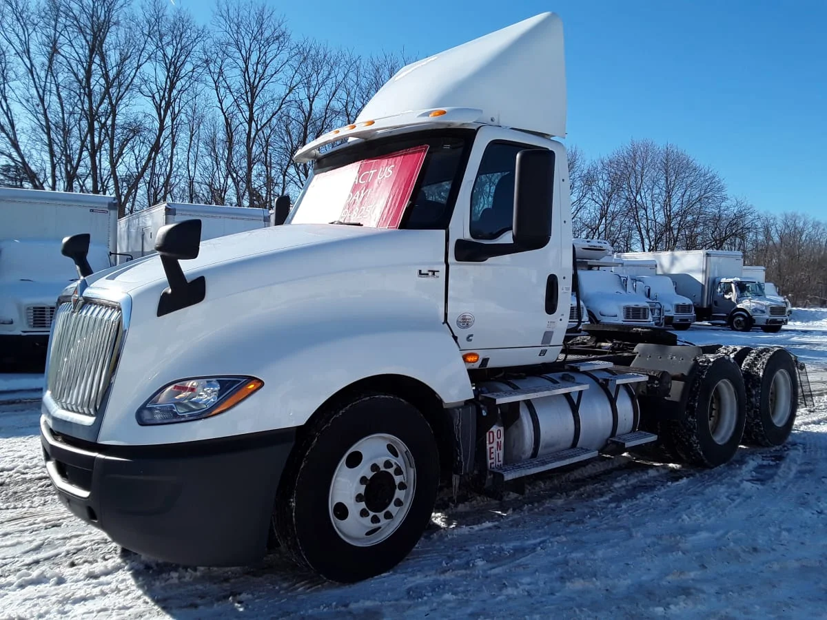 2019 International LT in Salisbury, MA — photo 2