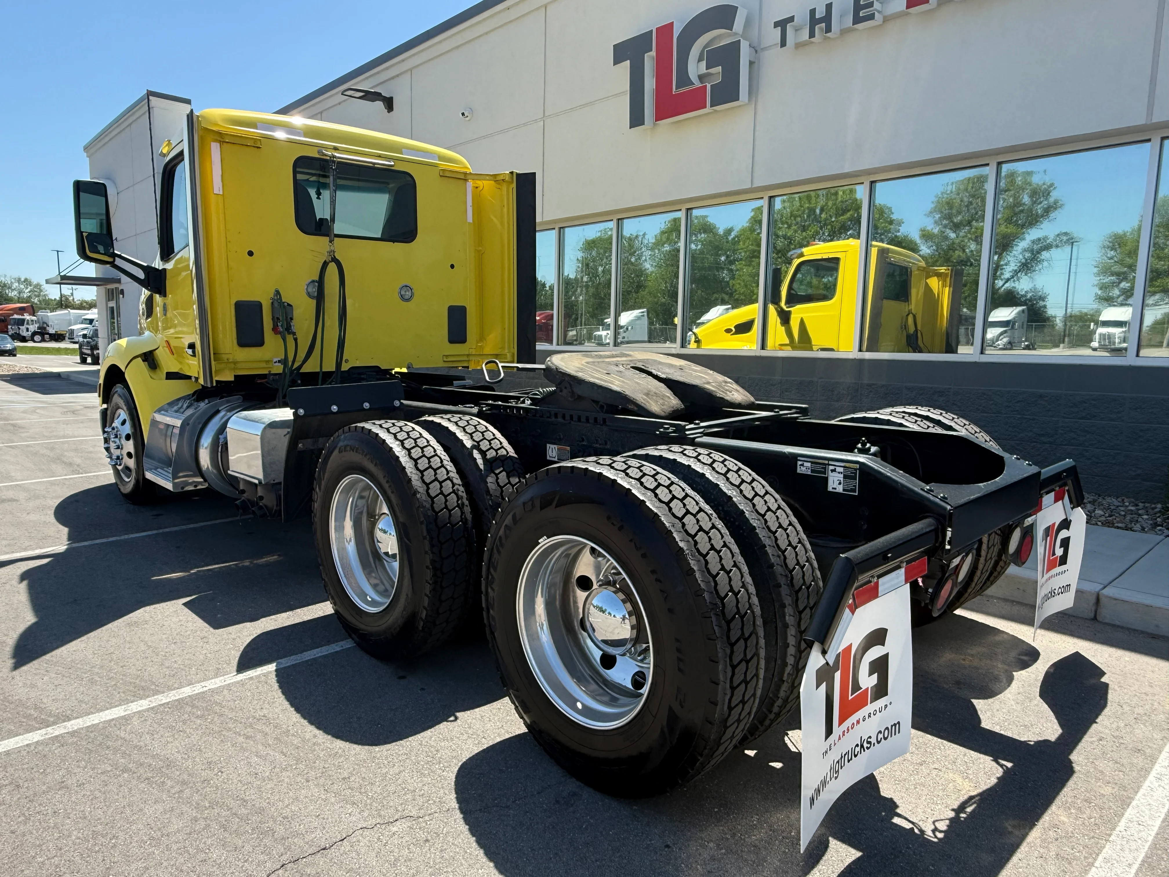 2021 Peterbilt 579 in Louisville, KY — photo 3