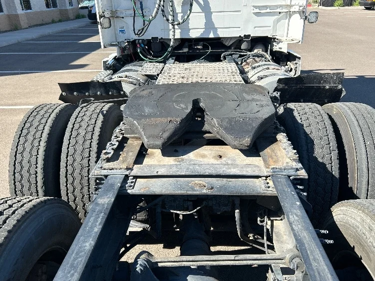 2021 Volvo VNR 640 - image 6