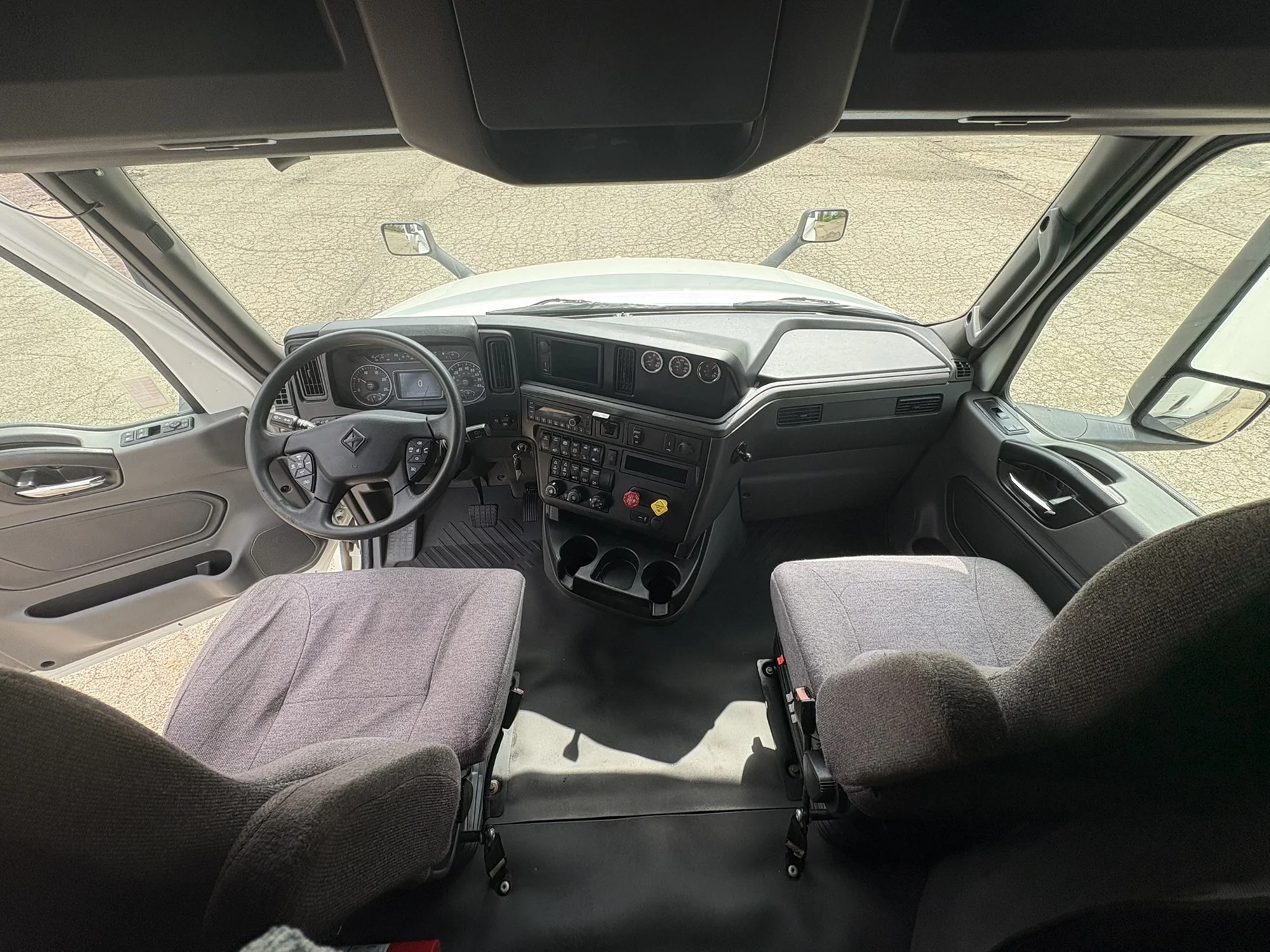 2024 International LT in West Michigan International, MI — photo 16