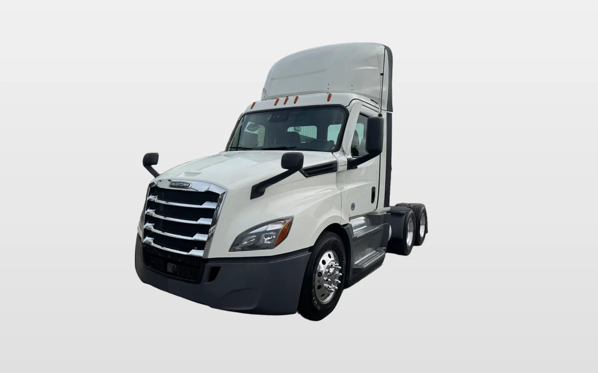 2021 FREIGHTLINER CASCADIA 126DC - image 1