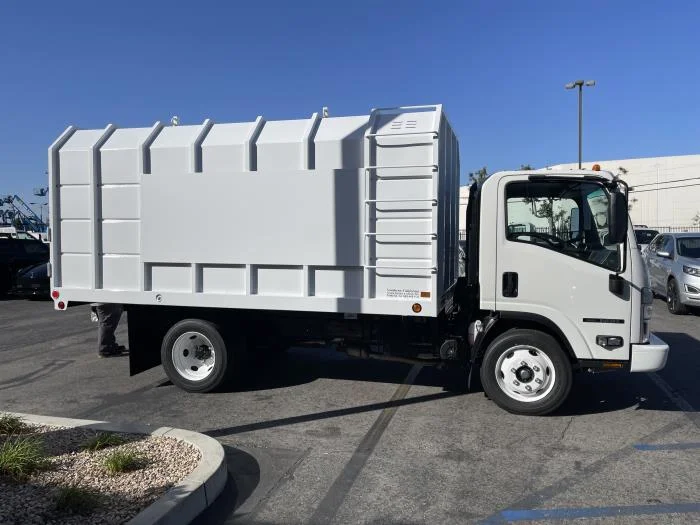 2025 Isuzu NRR - image 7