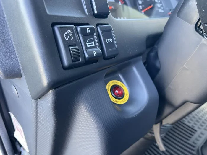 2025 Isuzu NRR - image 24