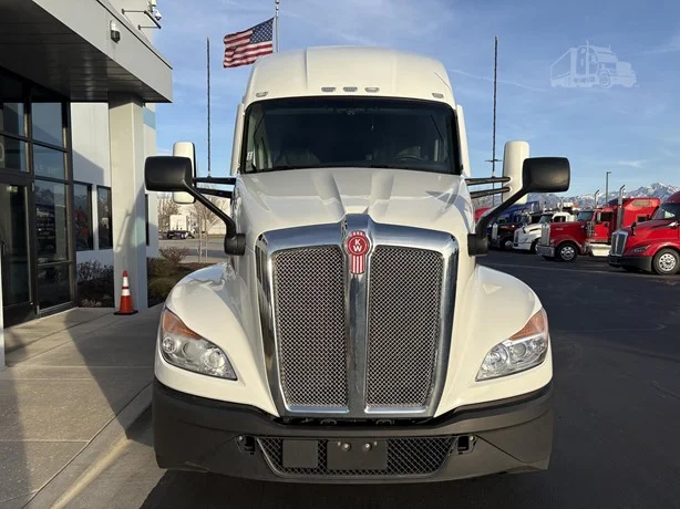 2023 Kenworth T680 in Salt Lake City, UT — photo 3