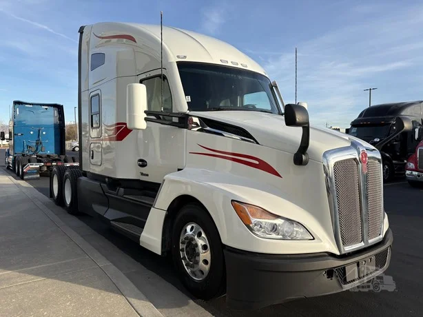 2023 Kenworth T680 in Salt Lake City, UT — photo 2