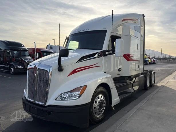 2023 Kenworth T680 in Salt Lake City, UT — photo 4