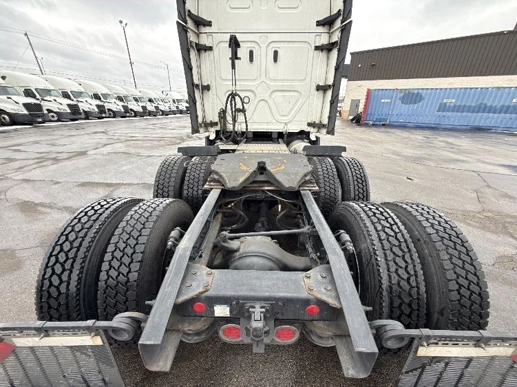 2023 Freightliner Cascadia - image 6