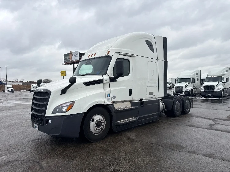 2023 Freightliner Cascadia - image 3