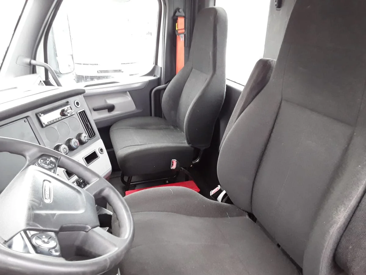 2019 Freightliner Cascadia in Allentown, PA — photo 10