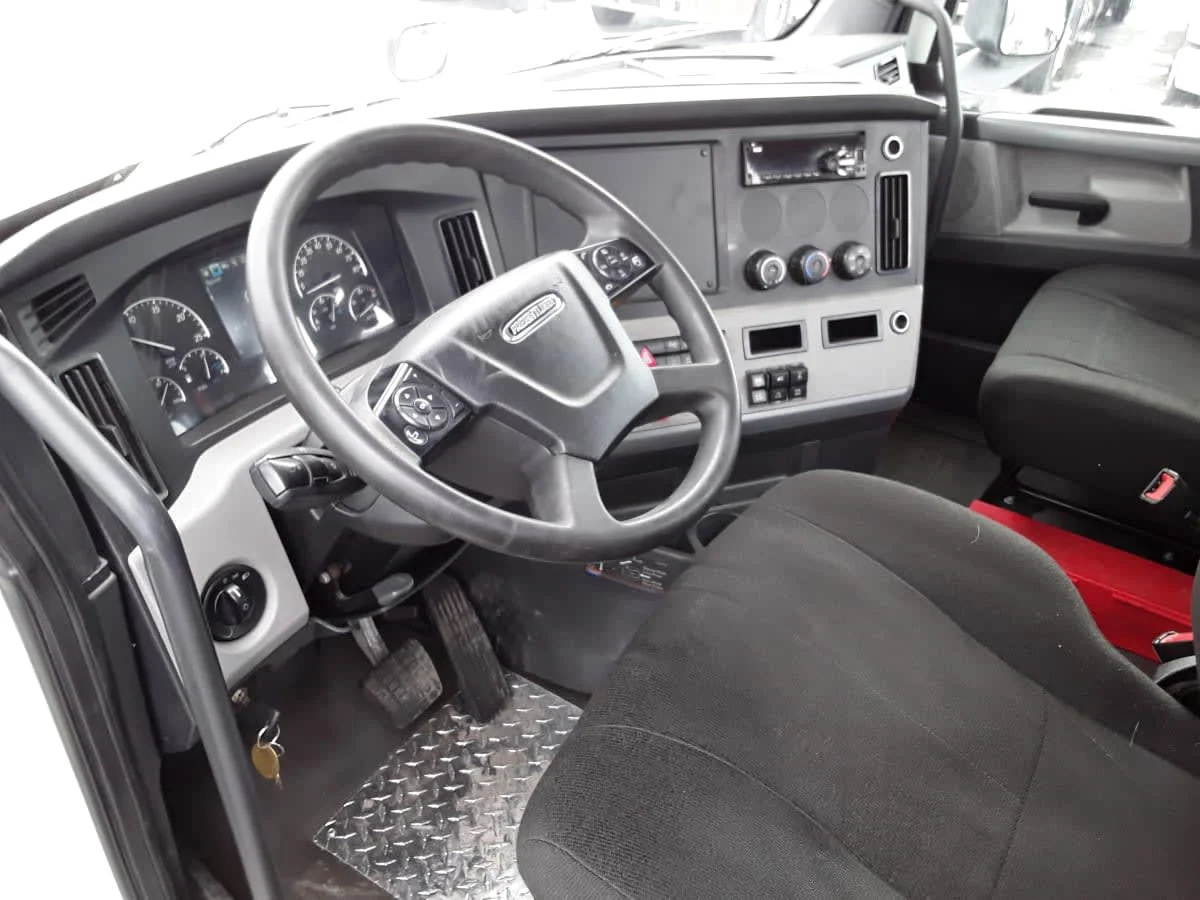 2019 Freightliner Cascadia in Allentown, PA — photo 7