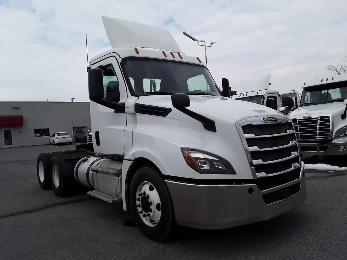 2019 Freightliner Cascadia in Allentown, PA — photo 3