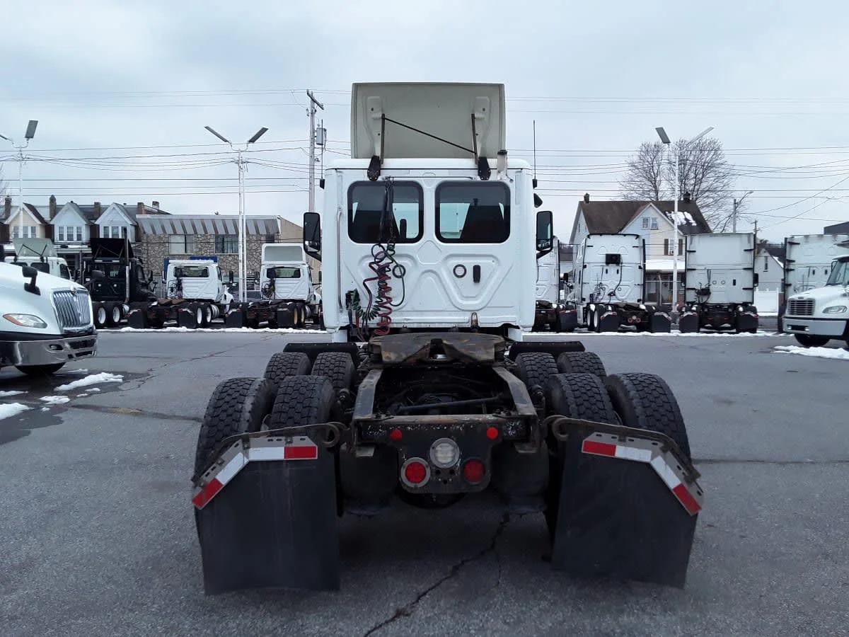 2019 Freightliner Cascadia in Allentown, PA — photo 5