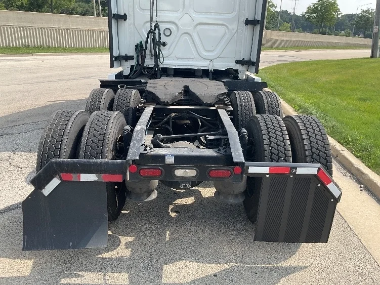 2022 Freightliner Cascadia in Milwaukee, WI — photo 6