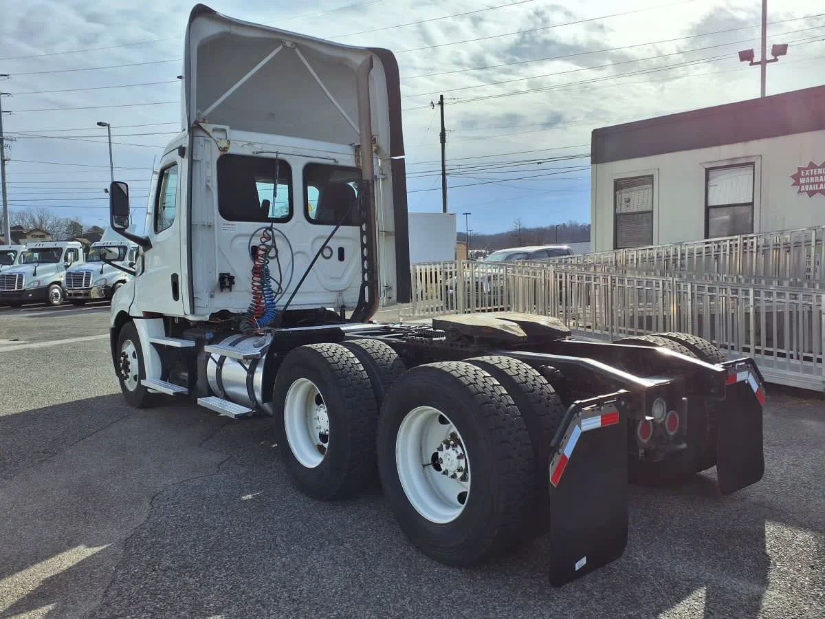 2019 Freightliner Cascadia in Knoxville, TN — photo 6