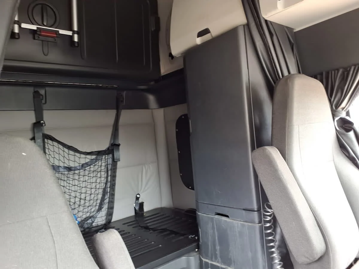 2020 Freightliner Cascadia in Houston, TX — photo 13