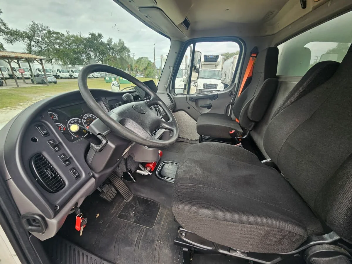 2020 Freightliner M2 106 - image 7