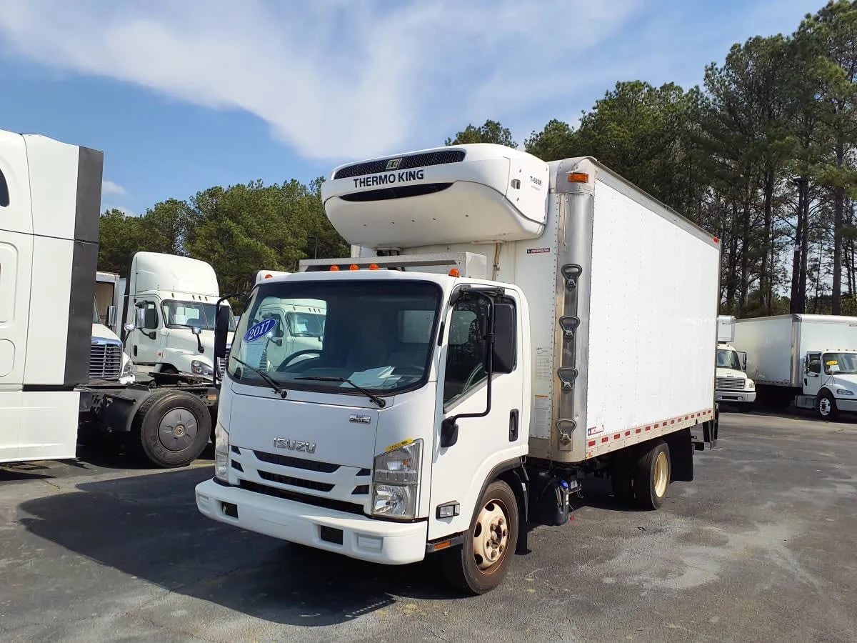 2017 Isuzu NQR - image 3