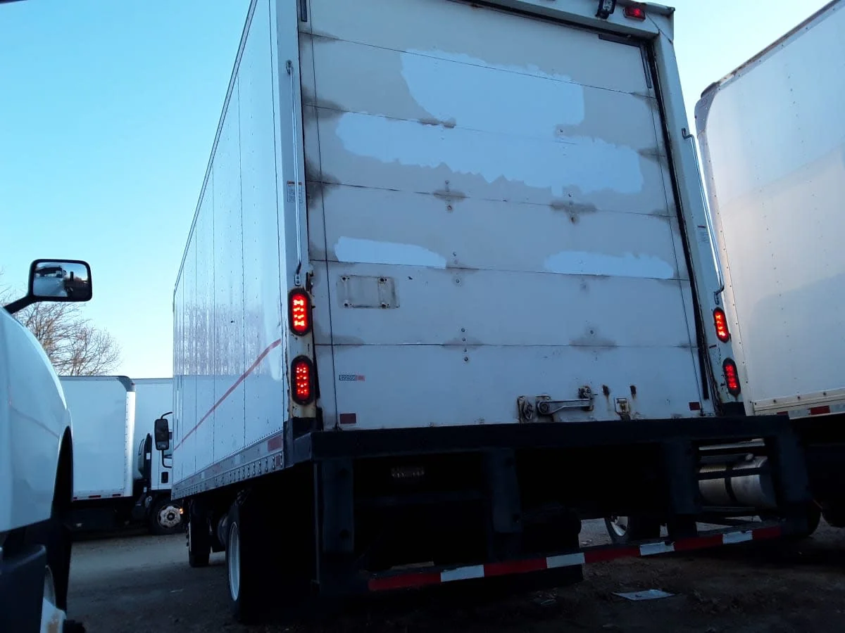 2010 Isuzu NRR - image 6