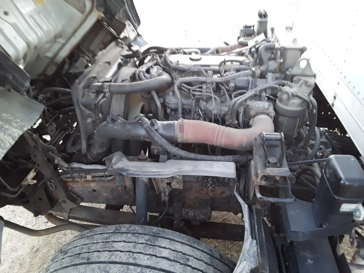 2010 Isuzu NRR - image 9