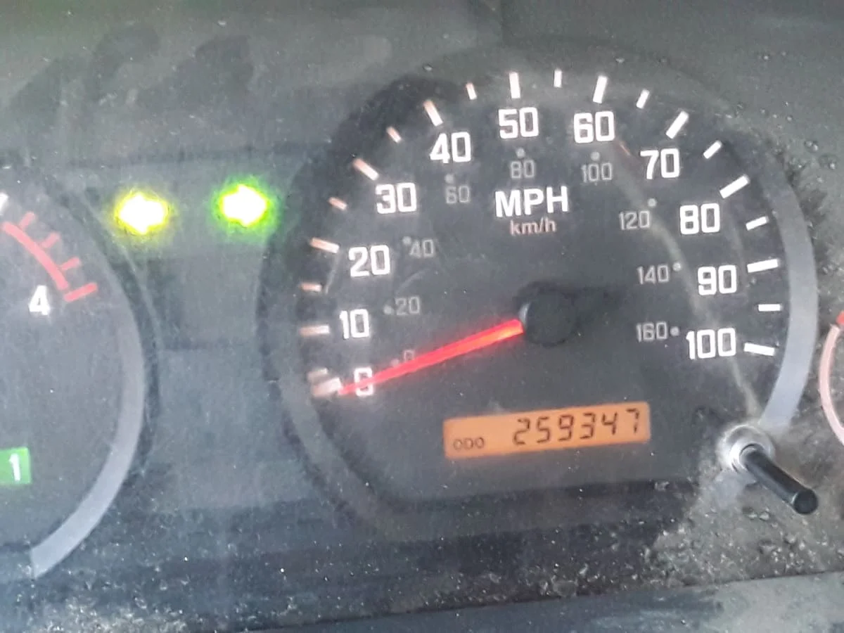 2010 Isuzu NRR - image 10