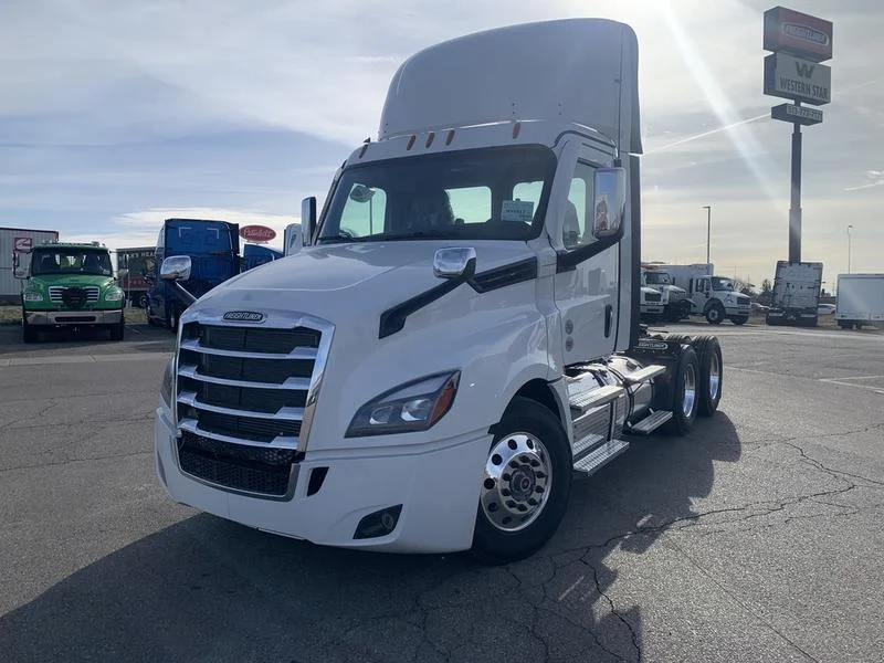 2027 Freightliner Cascadia in Columbus, OH — photo 3