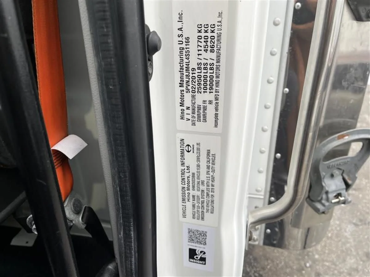 2020 Hino 268 - image 10