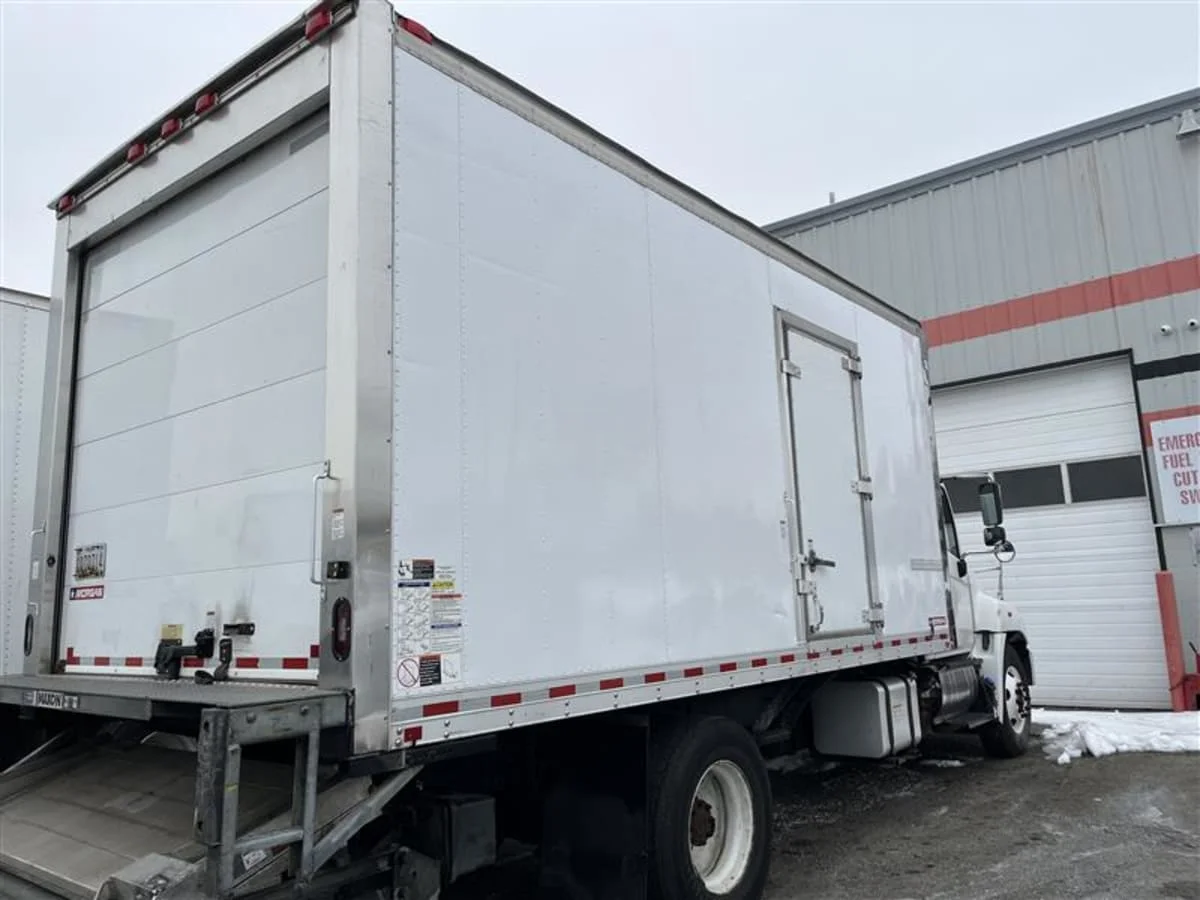 2020 Hino 268 - image 4