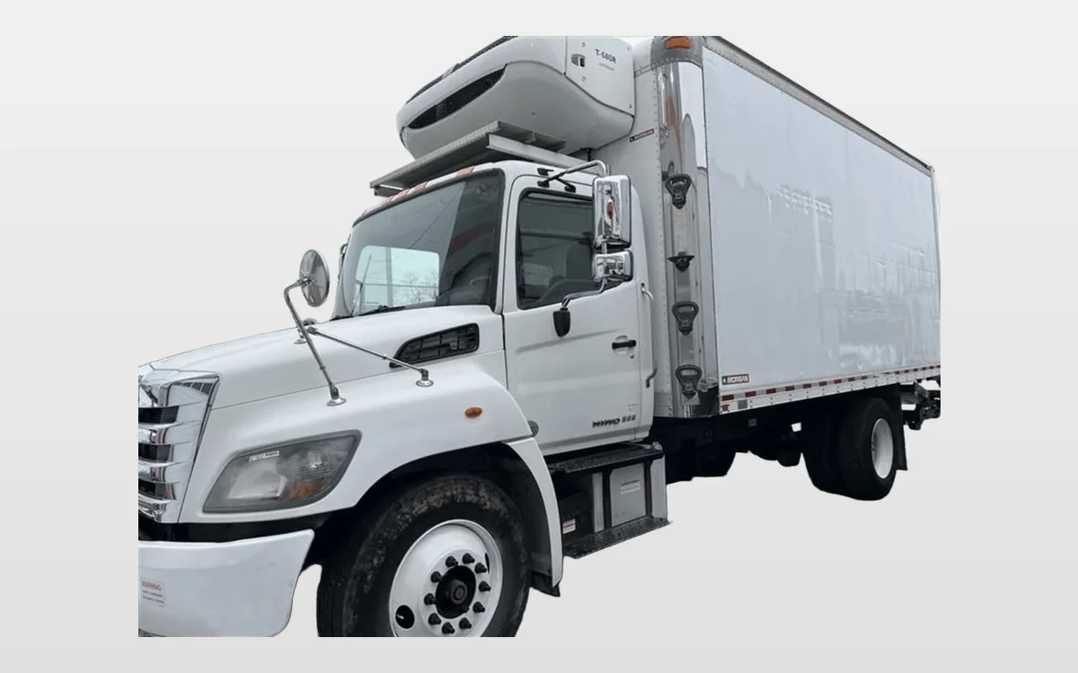 2020 Hino 268 - image 1