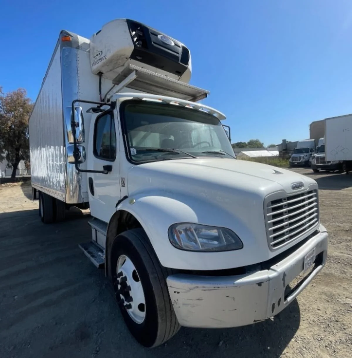 2016 Freightliner M2 106 - image 3