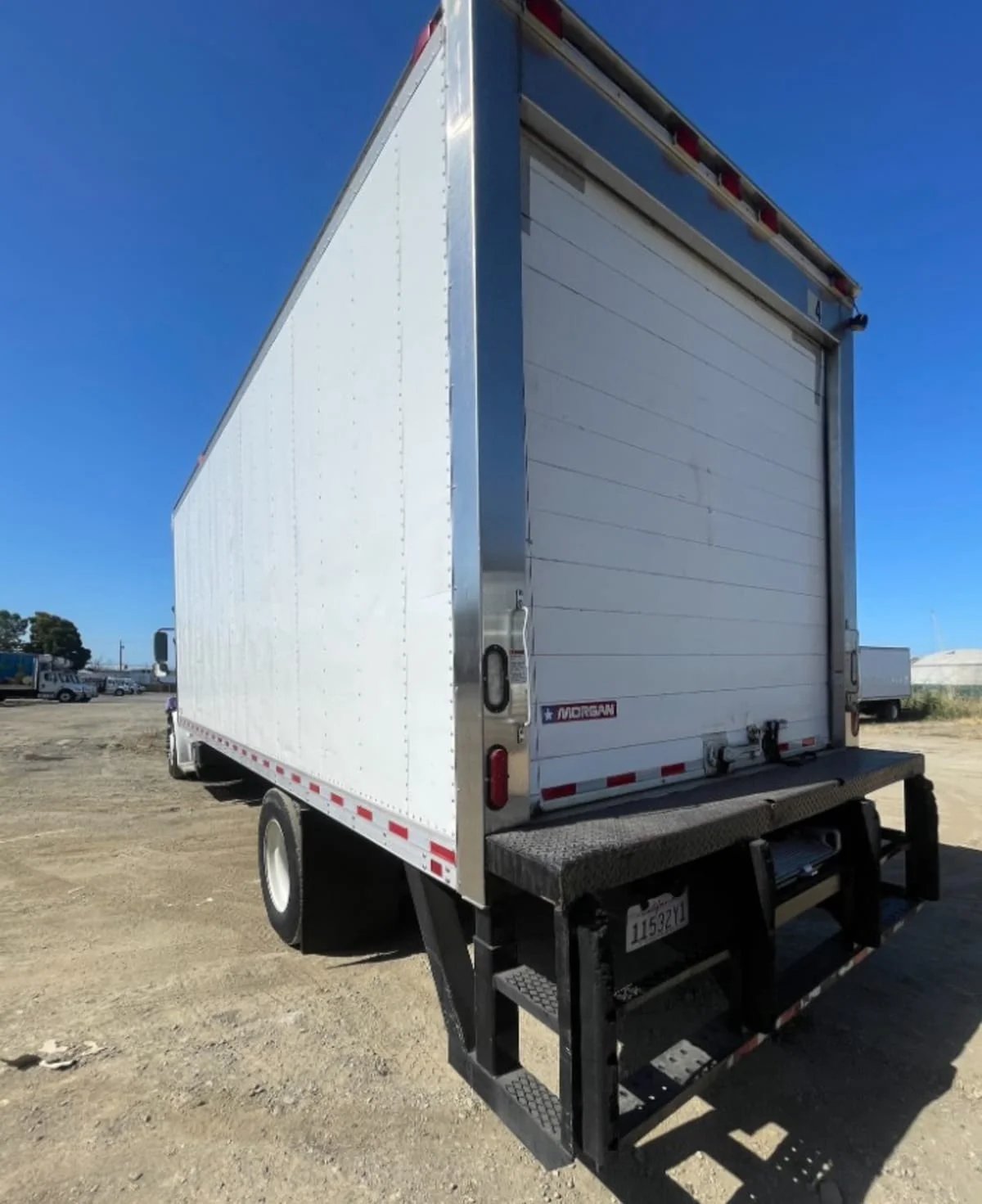 2016 Freightliner M2 106 - image 6