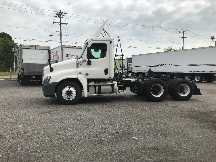 2019 Freightliner Cascadia in Norfolk, VA — photo 4