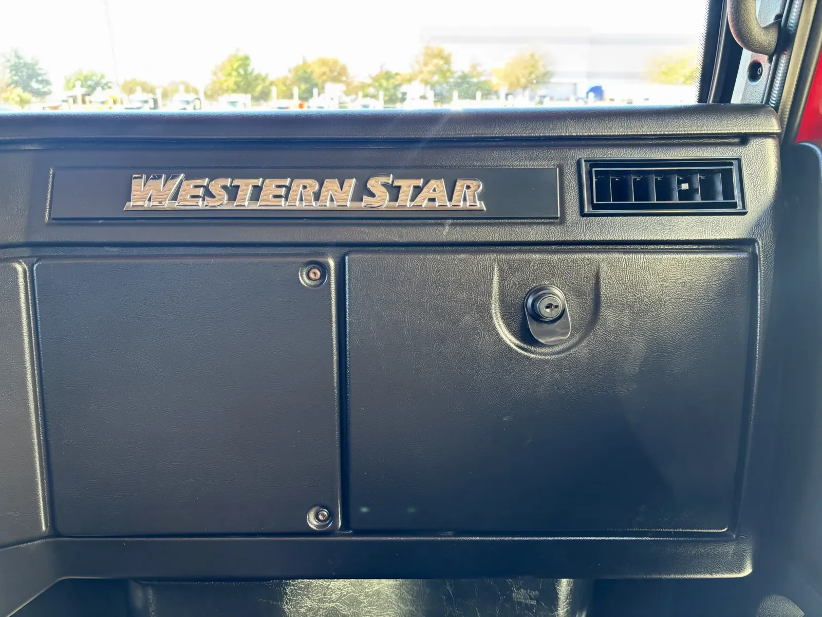 2019 Western Star 4900 - image 19