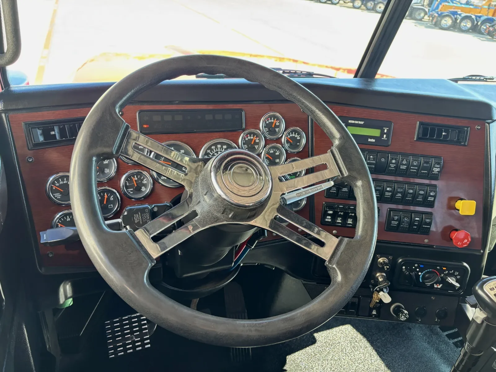 2019 Western Star 4900 - image 16