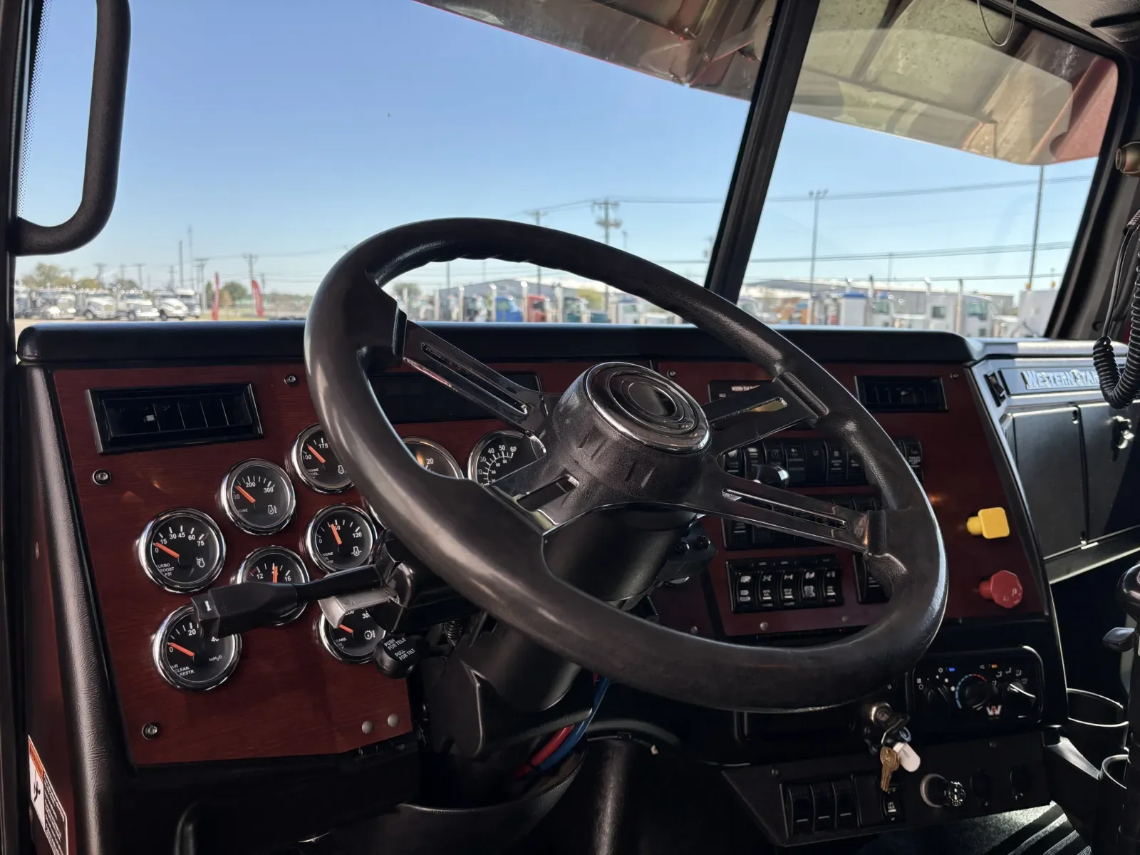 2019 Western Star 4900 in Hutchins, TX — photo 15