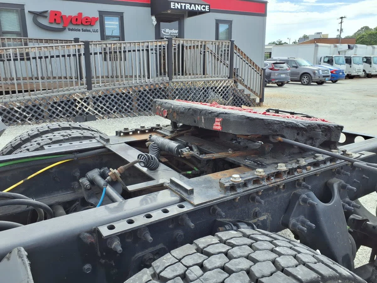 2019 International LT in Greenville, SC — photo 13